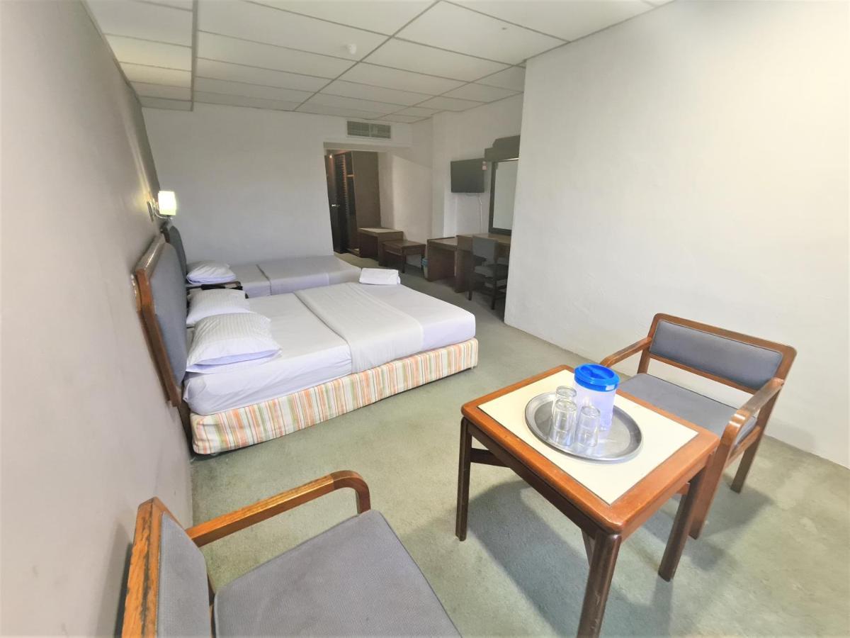 Anika Inn - Kluang Esterno foto