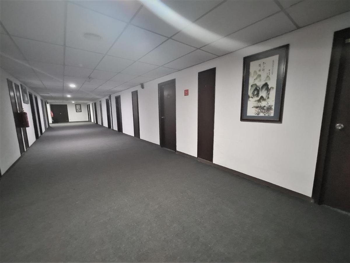 Anika Inn - Kluang Esterno foto