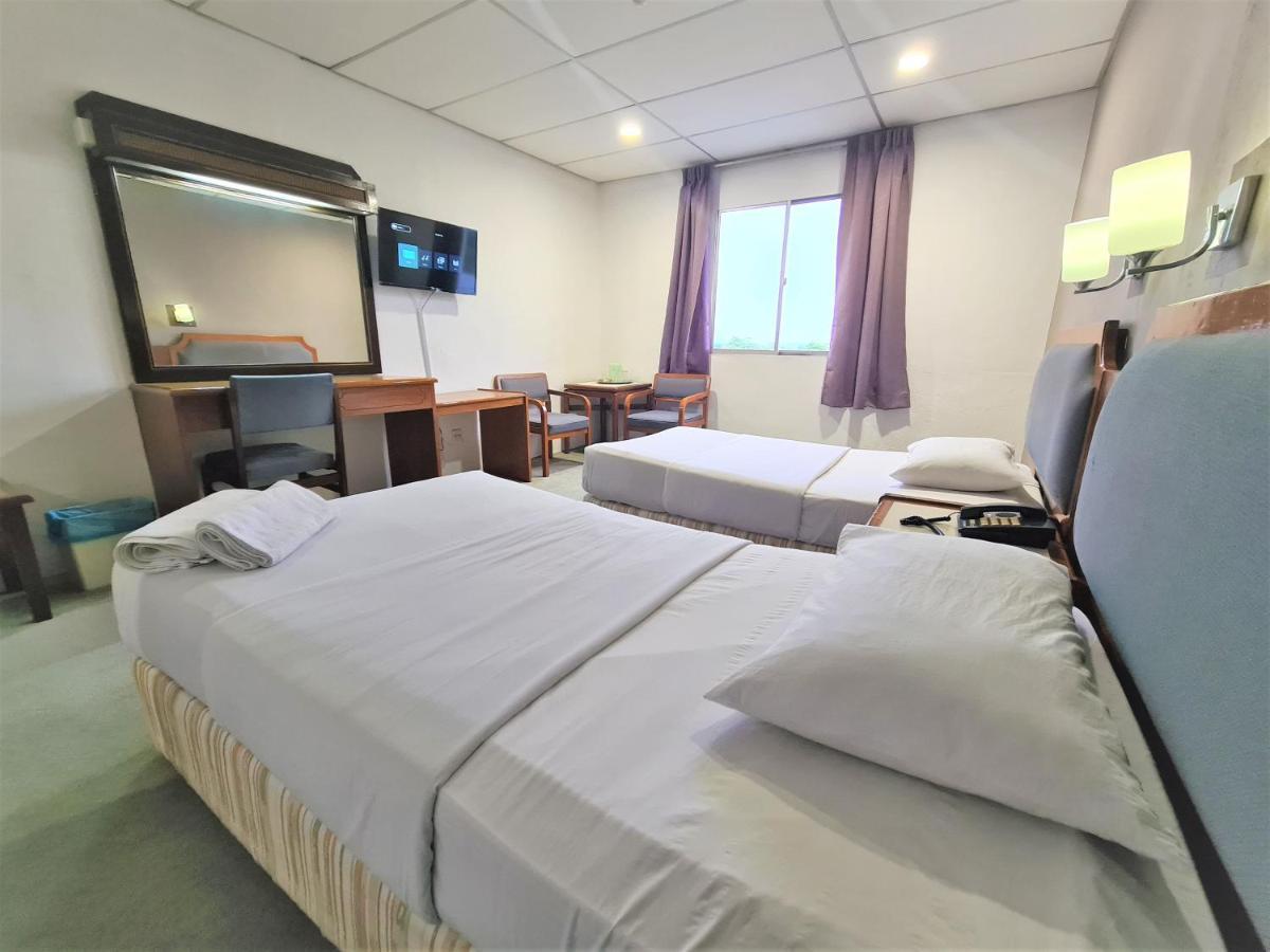 Anika Inn - Kluang Esterno foto